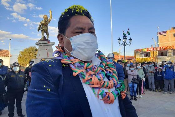 Pese a cuestionamientos por el ornato, alcalde de Azángaro inaugura plaza de armas