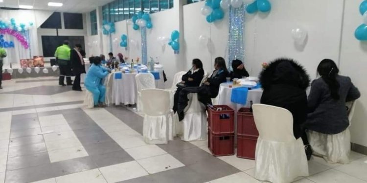 Trabajadores del sector salud son intervenidos celebrando una fiesta de cumpleaños