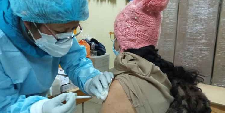 Mayores de 30 años serán vacunados este fin de semana en toda la región Puno