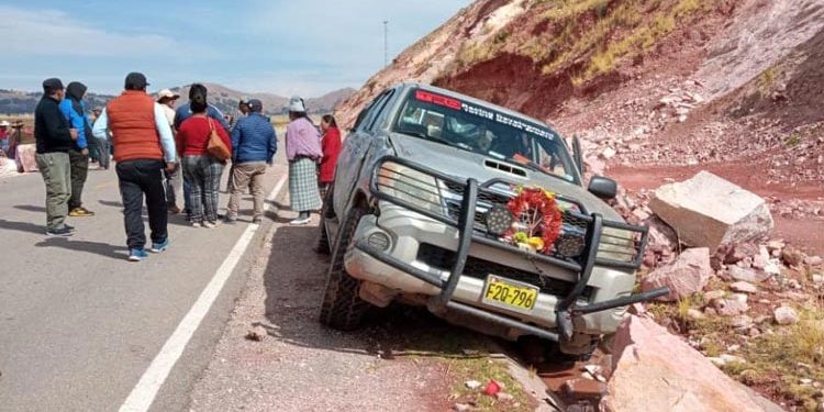Motociclista muere tras colisionar contra una camioneta en la carretera a Huancané