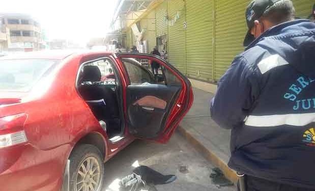 Juliaca: Ladrones asaltan vehículo con arma de fuego en plaza 24 de octubre