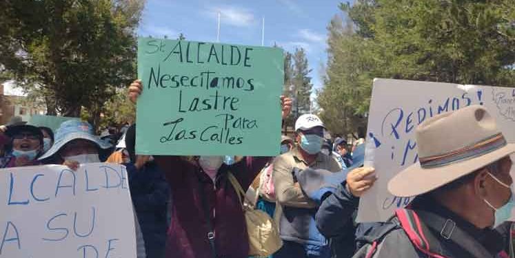 Pobladores de Caracoto exigen mantenimiento de calles a burgomaestre Yana