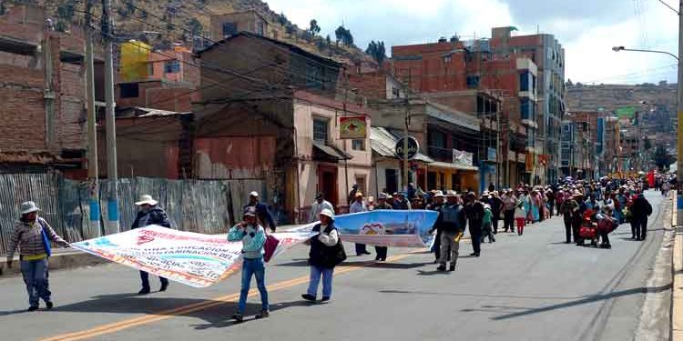 Puno: Dirigentes anuncian protesta para suspender a gobernador Agustín Luque