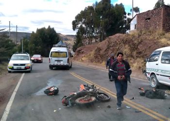 Puno: Motociclista pierde de la vida tras colisionar con una combi en la Panamericana sur