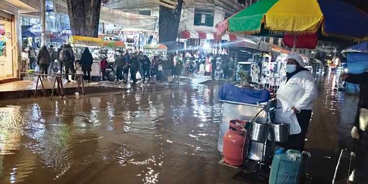 Juliaca: Mercado Tupac Amaru se inunda con aguas residuales y de lluvia