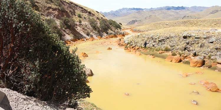 Denuncian penalmente a la minera Aruntani S.A.C por contaminación ambiental