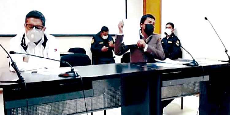 Defensa a Cáceres Llica sostiene que la Fiscalía no prueba el delito de cohecho