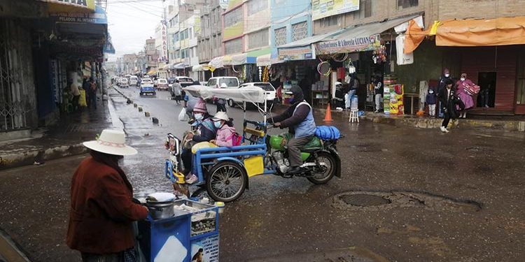 San Román: Calles inundadas de aguas de lluvia son restablecidas por comuna