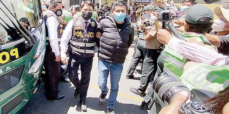 Arequipa: Urge vacar a Cáceres Llica para obtener estabilidad política