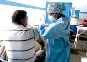 Veinte vacunatorios atenderán de 8 a.m. a 8 p.m. en toda la región Arequipa