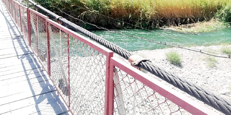 Pobladores de Huatiapa temen quedarse incomunicados por daños en puente
