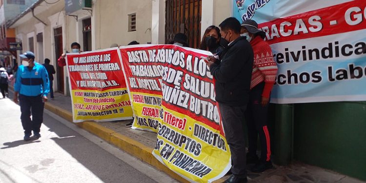 Protestan por despido de 17 trabajadores del área covid del hospital MNB